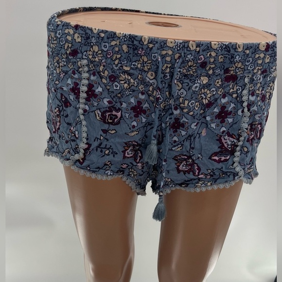 Urban Outfitters Ecoté Dylan Printed Dolphin Short - Picture 2 of 5